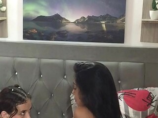 Amateur girlfriend gets fucked with a harness and receives a delicious