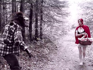 Redheaded siren in lacy lingerie gets drilled outdoors