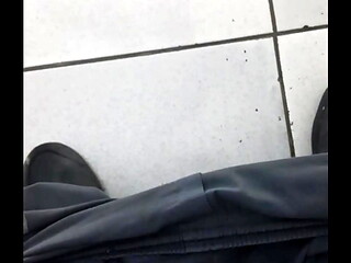 Gozando escondido no trabalho