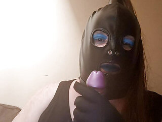 Fat tranny talking about men wanking to her videos