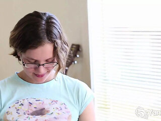 Horny Yanks Girl Immie Masturbates