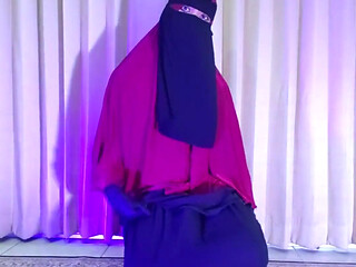 Arab Crossdresser Fuck Dildo