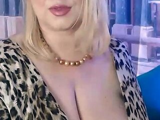 BBW with big boobs on webcam 3 gives ca