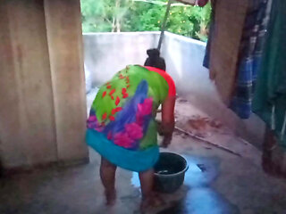 Tamil - Dress washing housewife aunty sex