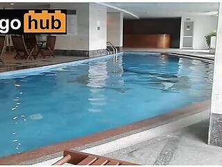 I Pick Up A Hot Cosplay Girl At The Swimming Pool With Harley Quinn