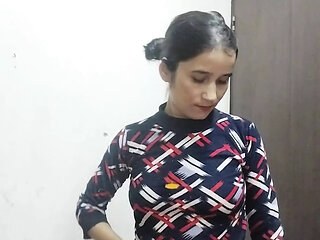 Kisi ke na rahne par little step sister ko pel diya