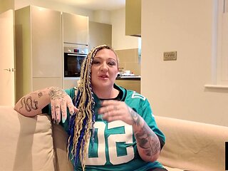 Chilling with Livie Blainn in a cozy interview about her experiences