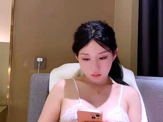 Big Boobs LauraHaze Doing Masturbation Slutcamzz