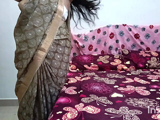 Desi hot aunty super boobes enjoy