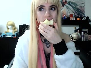 Amateur Webcam Teen Masturbates And Teases