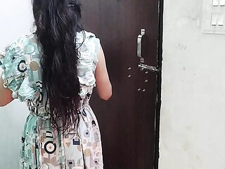 Malkin ne muze paise dekar khud apni pyas bujhaai