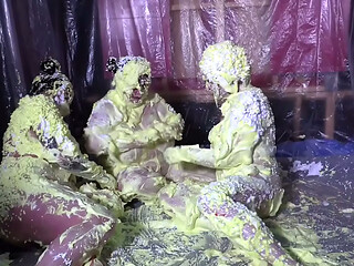 MESSY SPRAY GUNGE WITH 3 MILFS