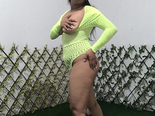 Delicious Brunette Dances Very Rich Until She Wets Her Pussy with Desire