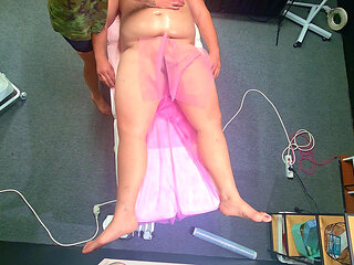 He fell off the massage bed, Happy ending massage for a fat guy