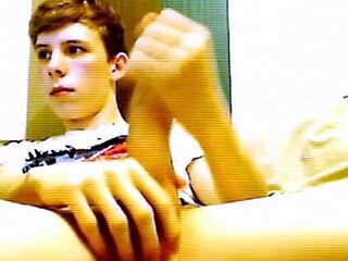 Big Dick Twink Masturbates on Webcam