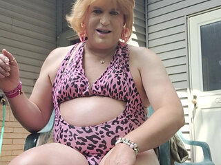 Getting oily outside, do you wanna help?