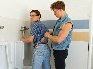 Nerd's Plump Ass - BullyHim