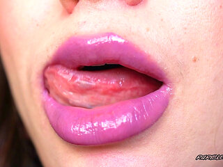 Naughty Chick Lip Pouting Lipsihaa 4