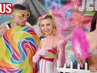 Smiling Sheena Ryder and Chloe Temple - blowjob action - Jerkaoke