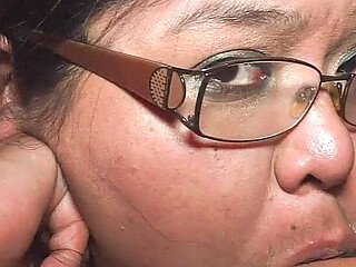 Faceclapping Dee's Face