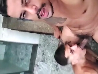 Foda gostosa com branquinho tatuado safado