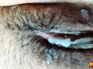 Una incre&iacute_ble follada con una buena descarga de leche.