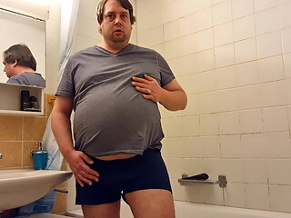 Vor der Badewanne abgespritzt