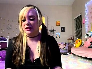 Young amateur teen in solo masturbation getting kinky