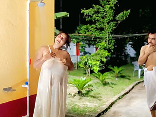 Bahu nha rhi thi piche se sasur aake pel diya