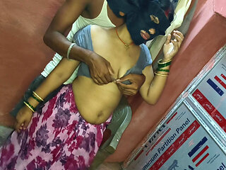 Beautiful bhabhi ki sari me chudai ki desi doggy position thukai kiya bhabhi ki