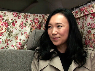 M914g08 a Beautiful Black-haired Wife with a Calm Atmosphere! the Wife of Shiroganese, Who Has Been Married for Falls