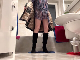 Cumming im wetlook body and high heels