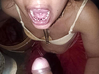Neighbor sister-in-law peebed in the mouth and sister-in-law drank with pleasure, drink in mouth, all the water on the sister-in-law, come on girl body