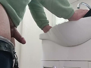 My step cousin realizes that I masturbate next to her and I can't believe her reaction Stranger Touch her Butt with his erectio