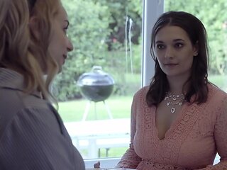 Leila, 37 years old, from Dijon! - Jacquie et Michel TV