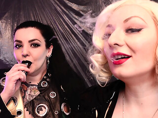 Lesbian smokers Arya Grander and Dredda Dark slowly jerking off together