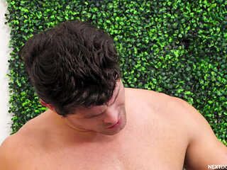 Nextdoorstudios Rivals: Waiter Vs. Waiter