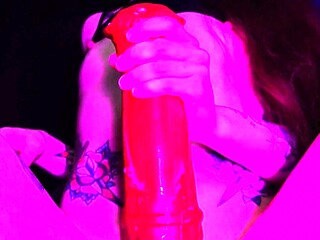 Sexy hottie Anetta Keys enjoys a solo toy masturbation