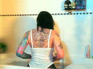 Soaked Tights, Wet Bodysuit: My Bath Footjob with a Cum-pumping Dildo