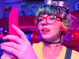 Hot amateur webcam teen masturbates for their fans