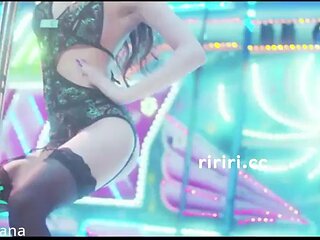 Asian babe in the club