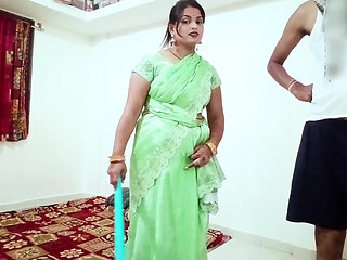 Room owner sexually assaulted Rhea Bhabhi on the pretext of room rate