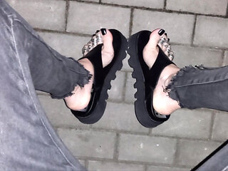 I show my feet on a walk - crossdressing, feet and toe rings, black polish
