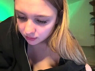 Fingering tight pussy with jucielussie