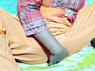 Hot Desi Boudi and Clener Sex Video