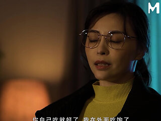 ModelMedia Asia - Let the sexy and warm-hearted MILF Zhong Wanbing take good care of your cock