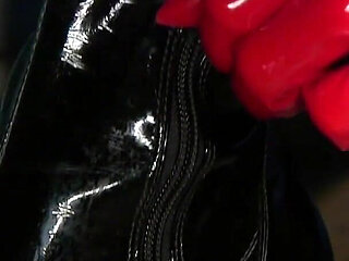 Clean Lauren's Filthy Feet Featuring Lauren Phillips