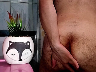 Young Gay needs someone to shower with