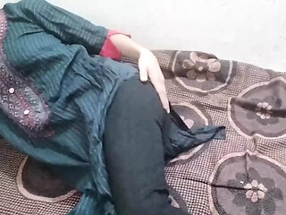 Cute step daughter ko uske step father ne jabar dasti pela