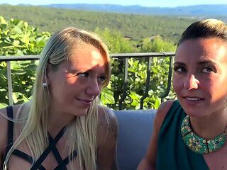 Amanda really likes our Apollo... - Jacquie et Michel TV